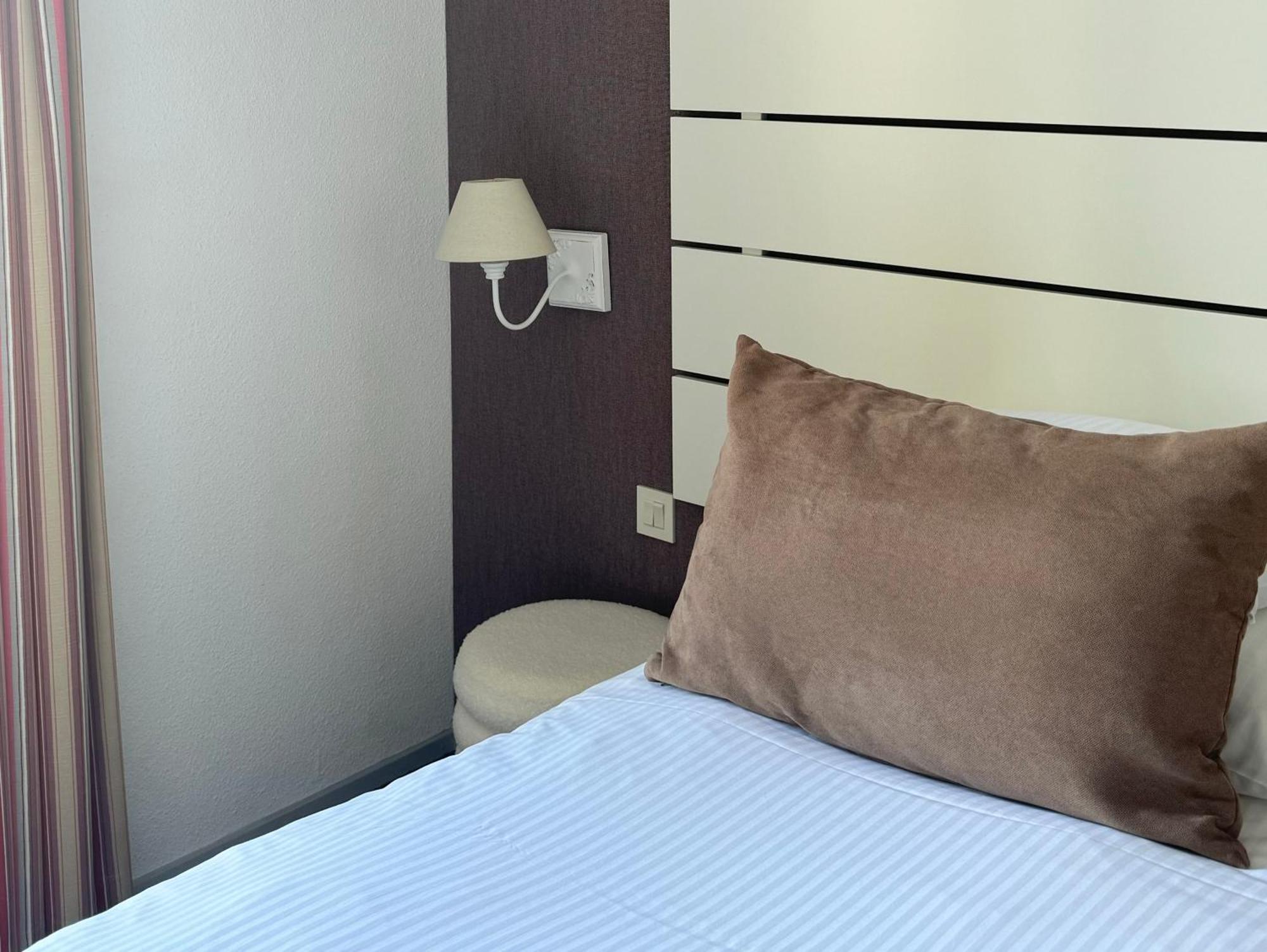 Hotel Aigue Marine Трегье Экстерьер фото