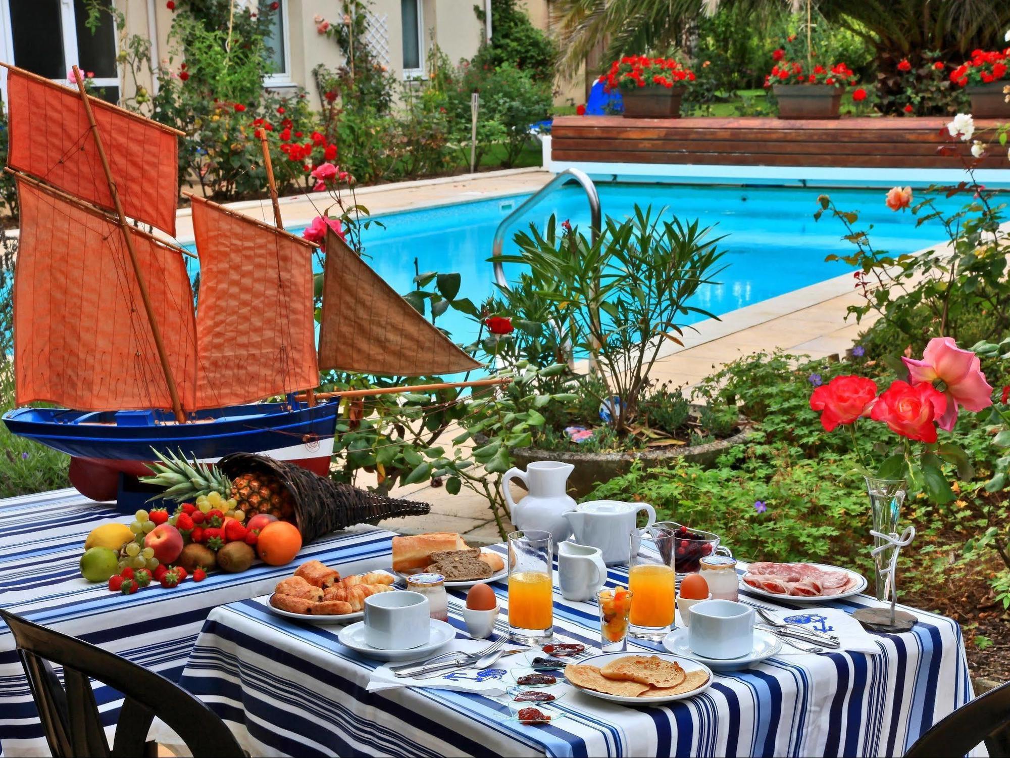 Hotel Aigue Marine Трегье Экстерьер фото