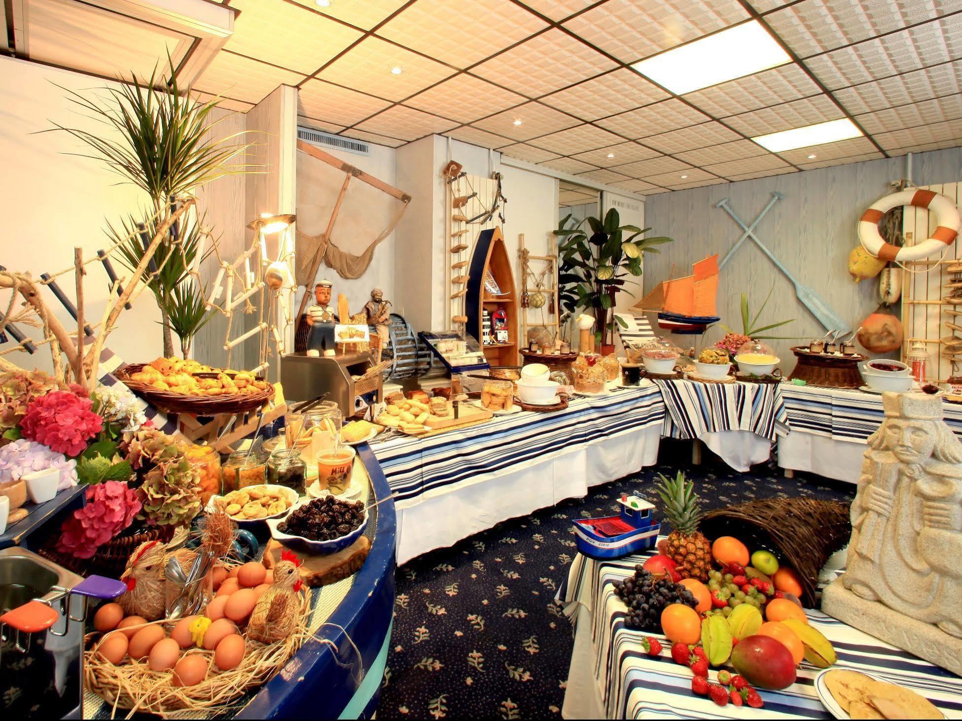 Hotel Aigue Marine Трегье Экстерьер фото