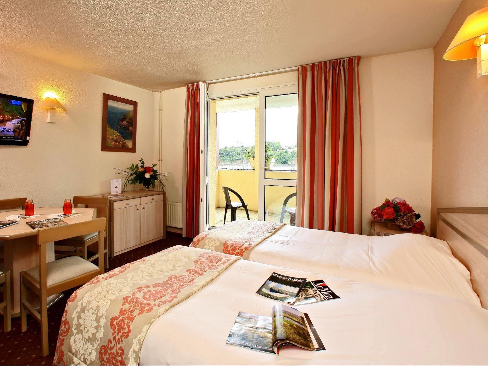 Hotel Aigue Marine Трегье Экстерьер фото